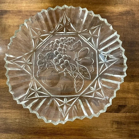 Federal Glass Co. 11" Wavy Clear Glass Bowl with Pioneer Fruit Pattern - Picture 1 of 6